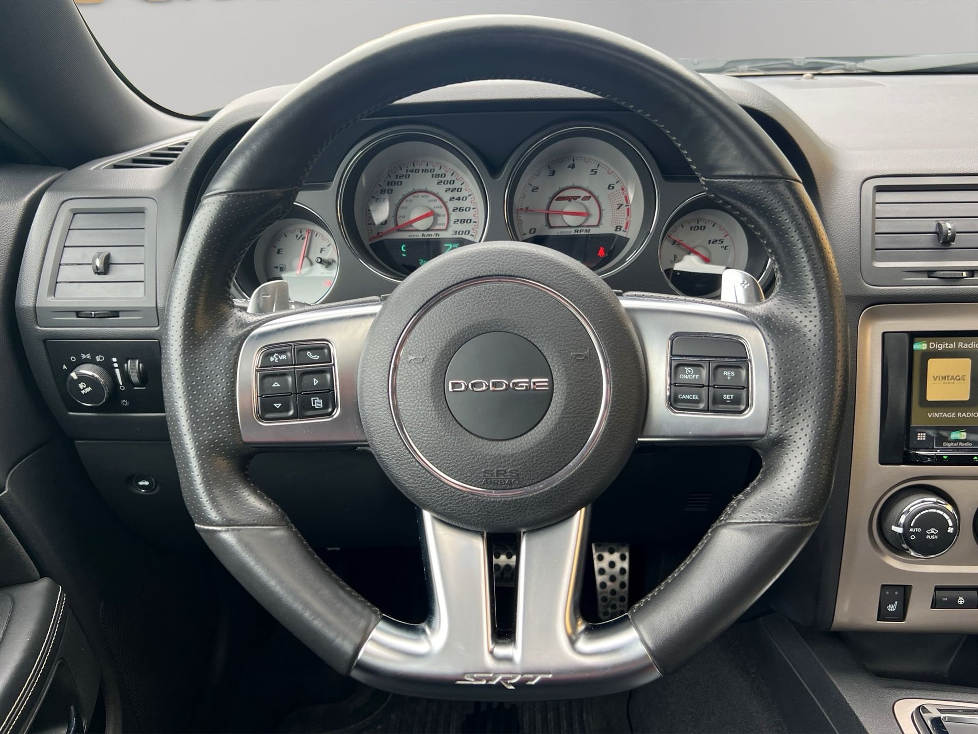 Dodge Challenger SRT8 6.4 HEMI – Bild 15