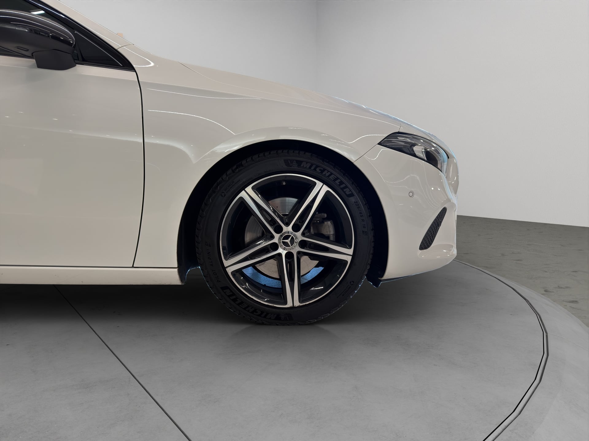 Mercedes-Benz A 220 Progressive 7G-DCT 4Matic – Bild 9