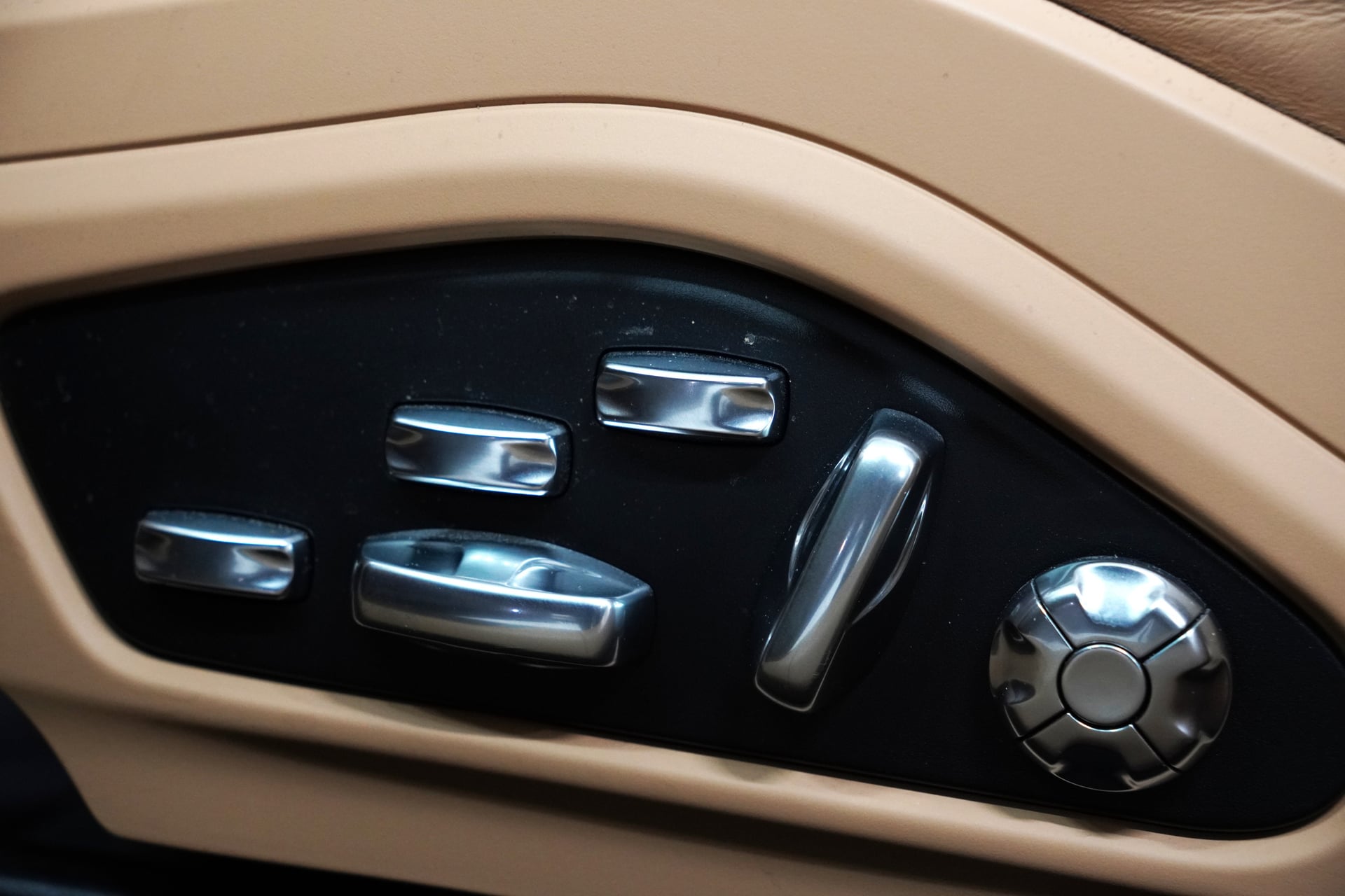 Porsche Panamera GTS Sport Turismo PDK – Bild 16