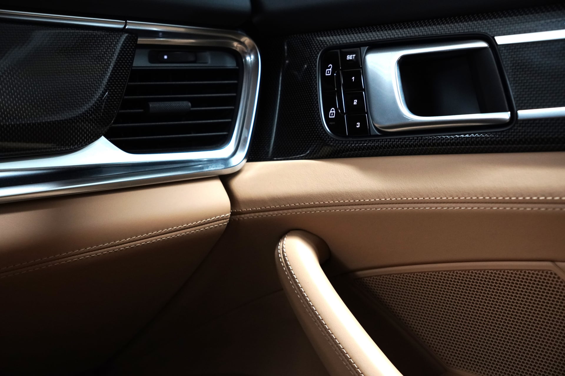 Porsche Panamera GTS Sport Turismo PDK – Bild 32