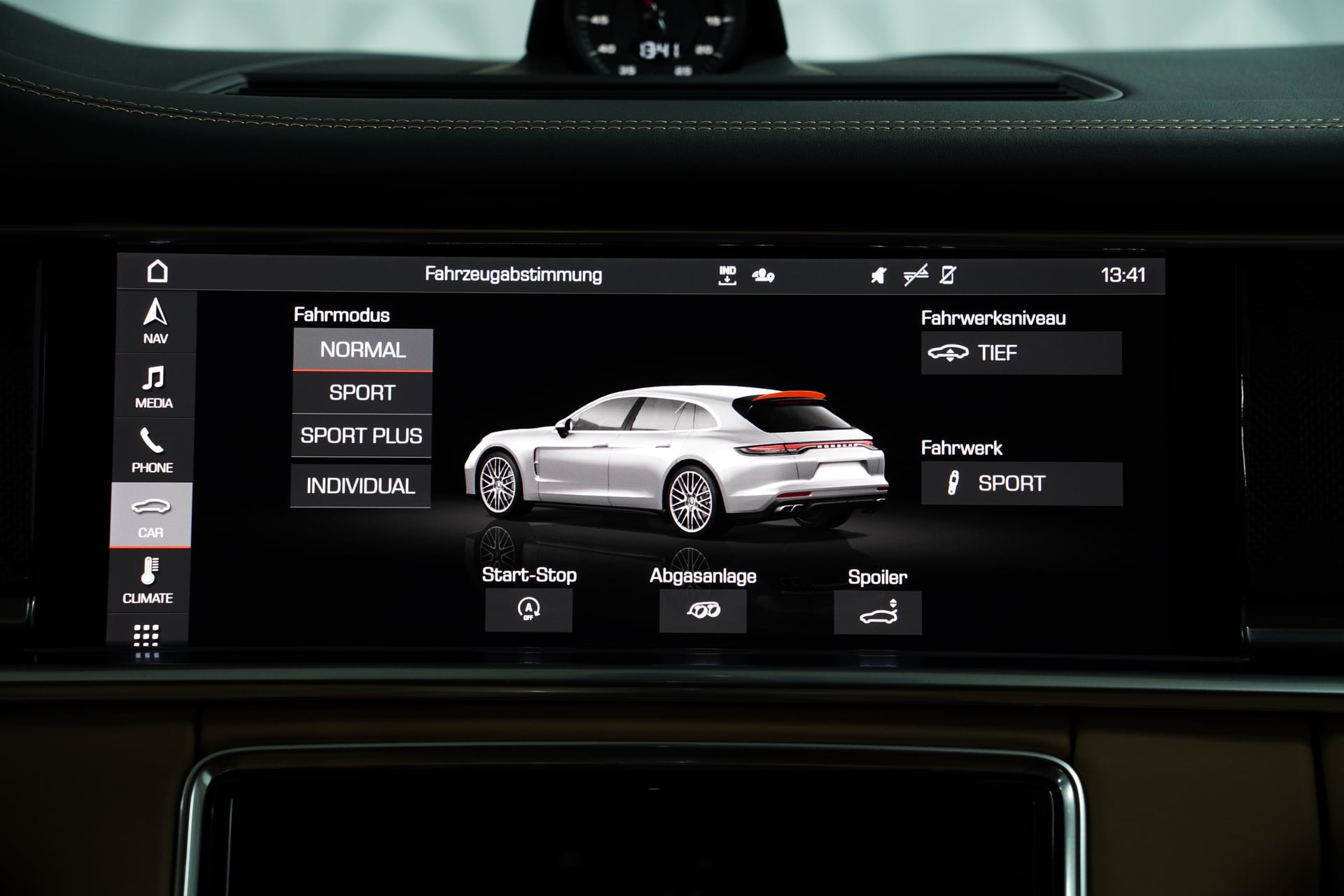 Porsche Panamera GTS Sport Turismo PDK – Bild 22