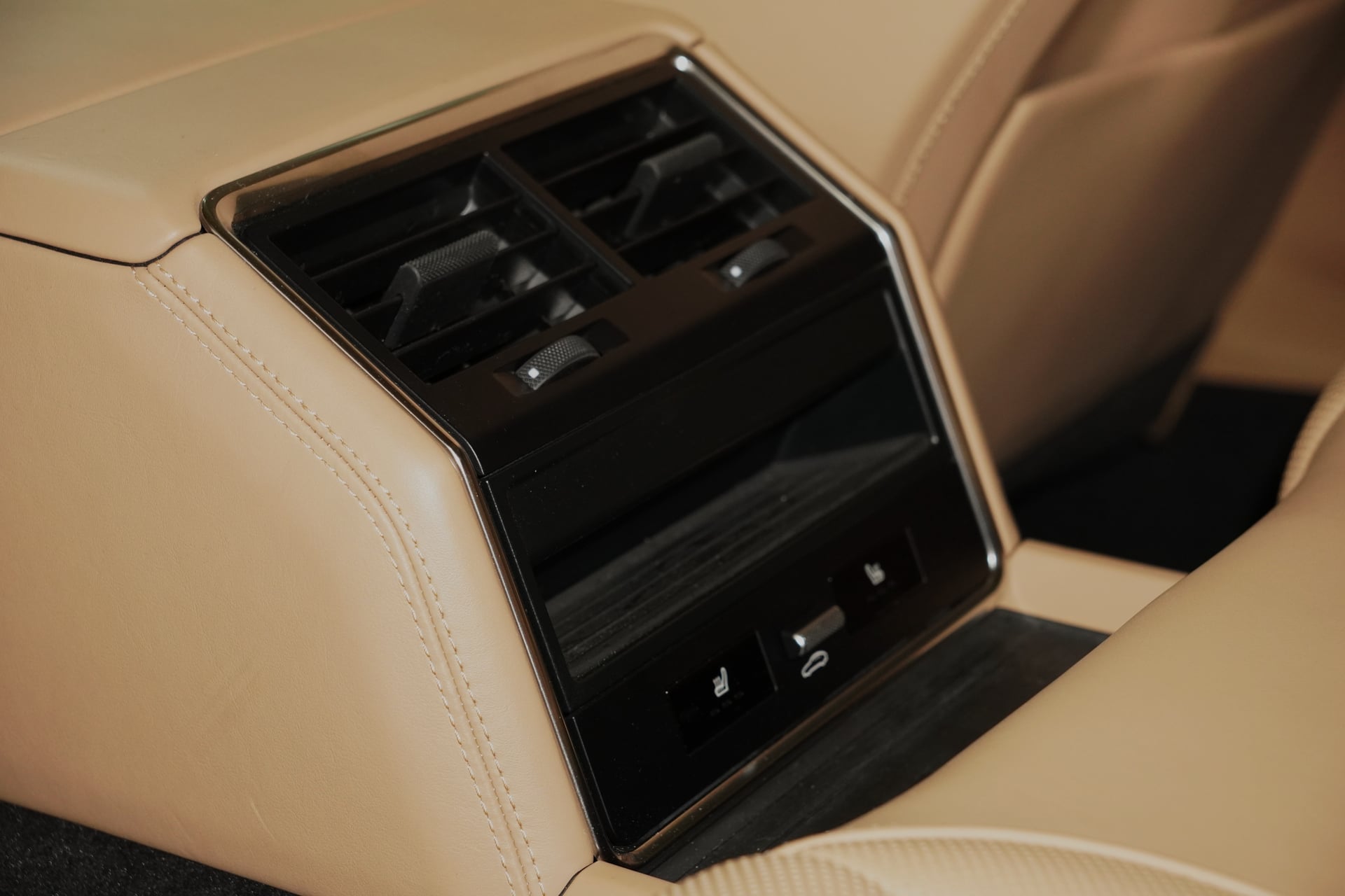 Porsche Panamera GTS Sport Turismo PDK – Bild 18