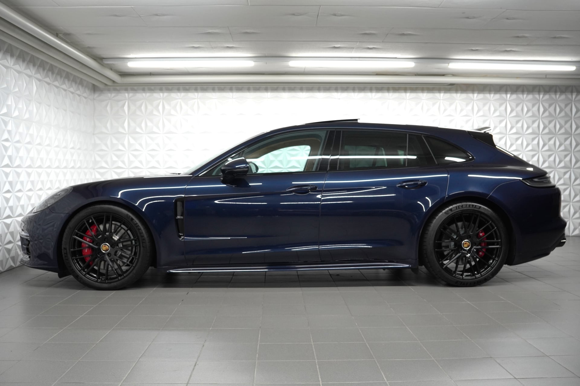 Porsche Panamera GTS Sport Turismo PDK – Bild 8