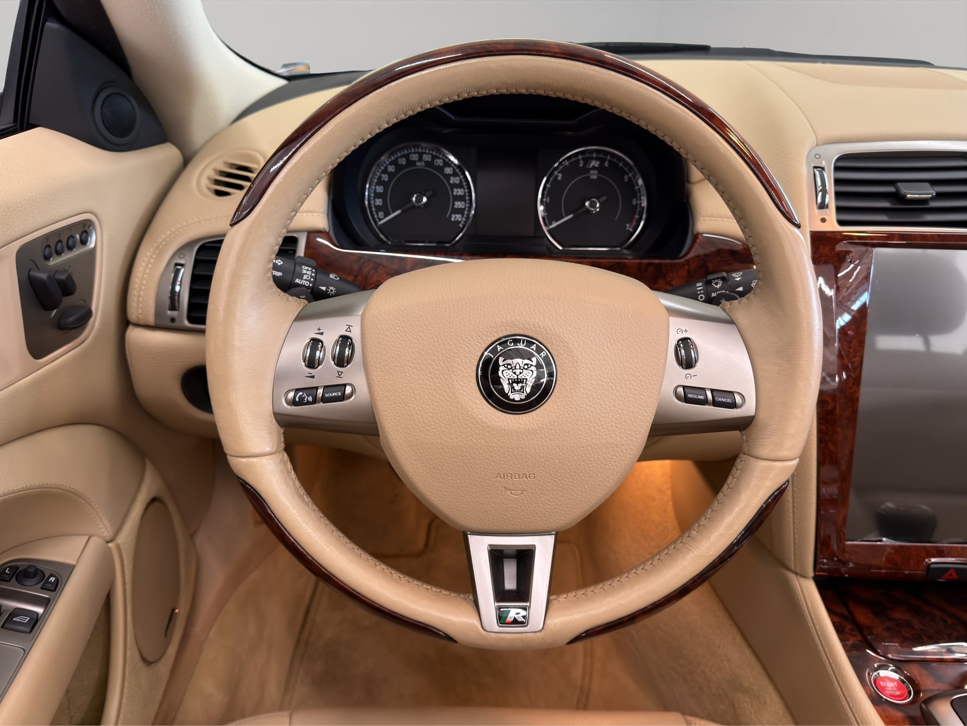 Jaguar XKR 4.2 V8 SC Automatic – Bild 15