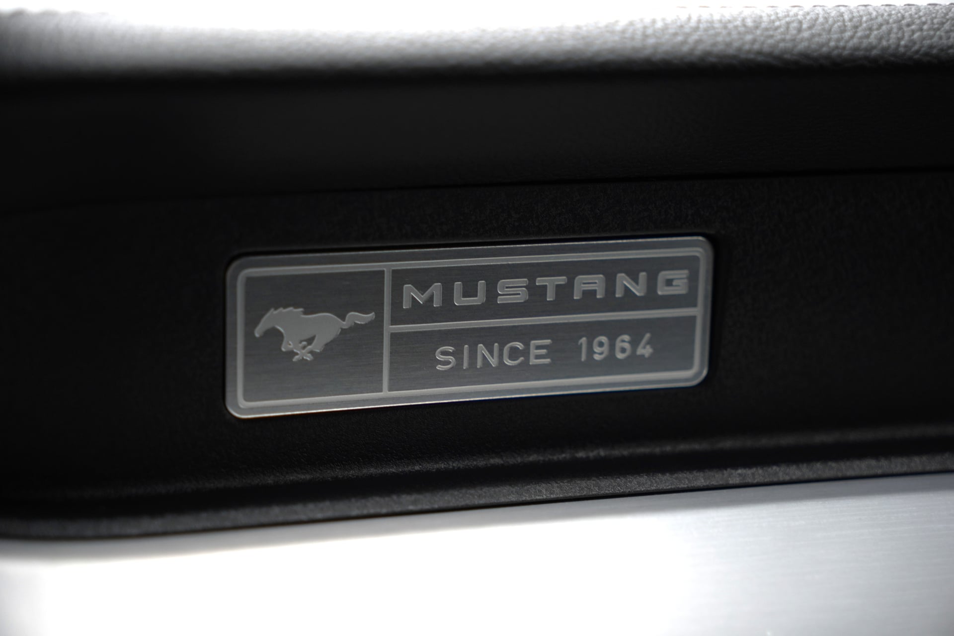 Ford Mustang Convertible 2.3 Automat – Bild 24