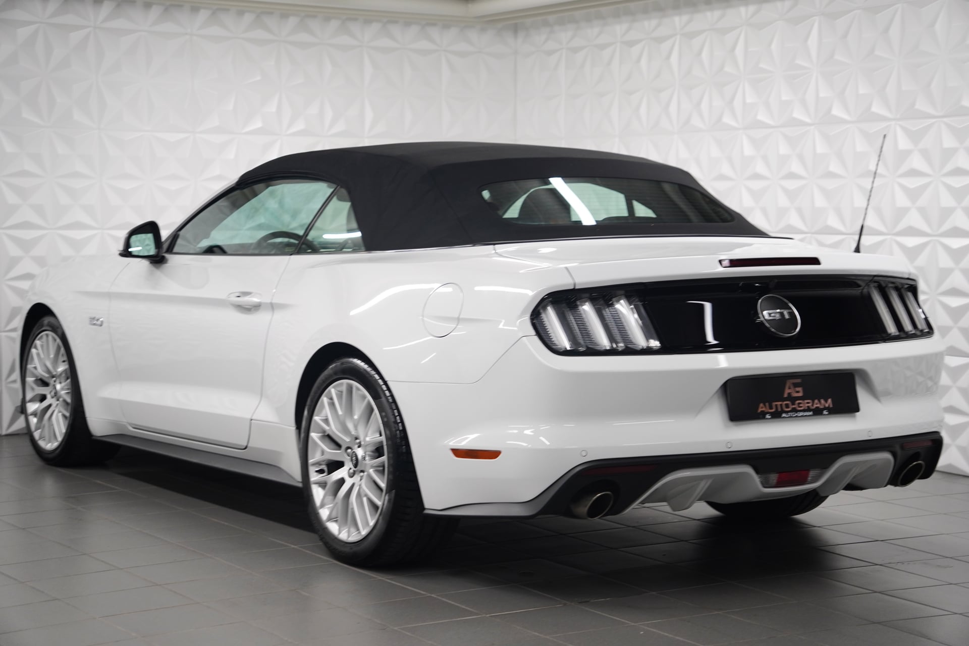Ford Mustang Convertible 2.3 Automat – Bild 3