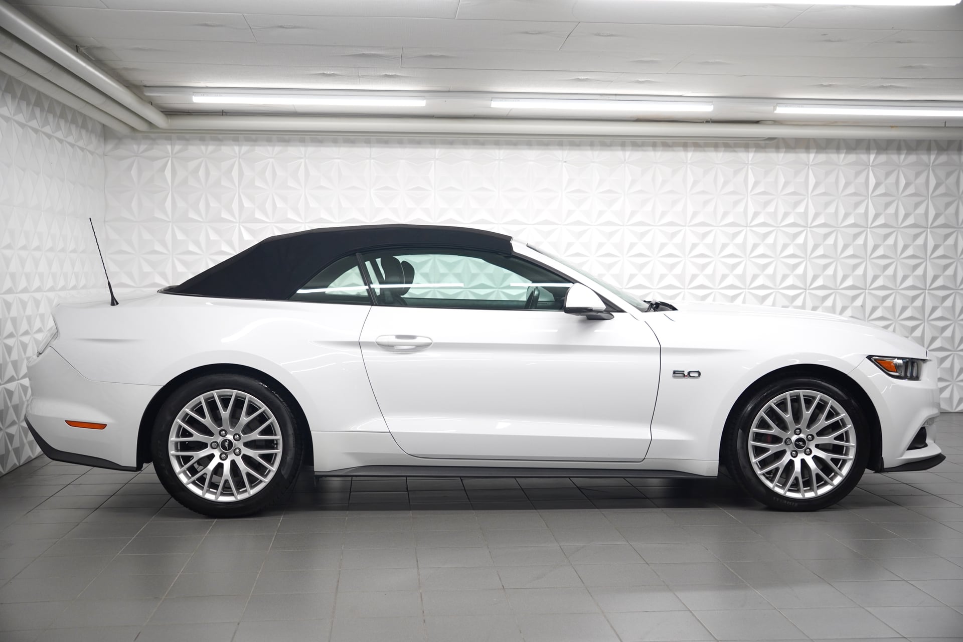 Ford Mustang Convertible 2.3 Automat – Bild 6