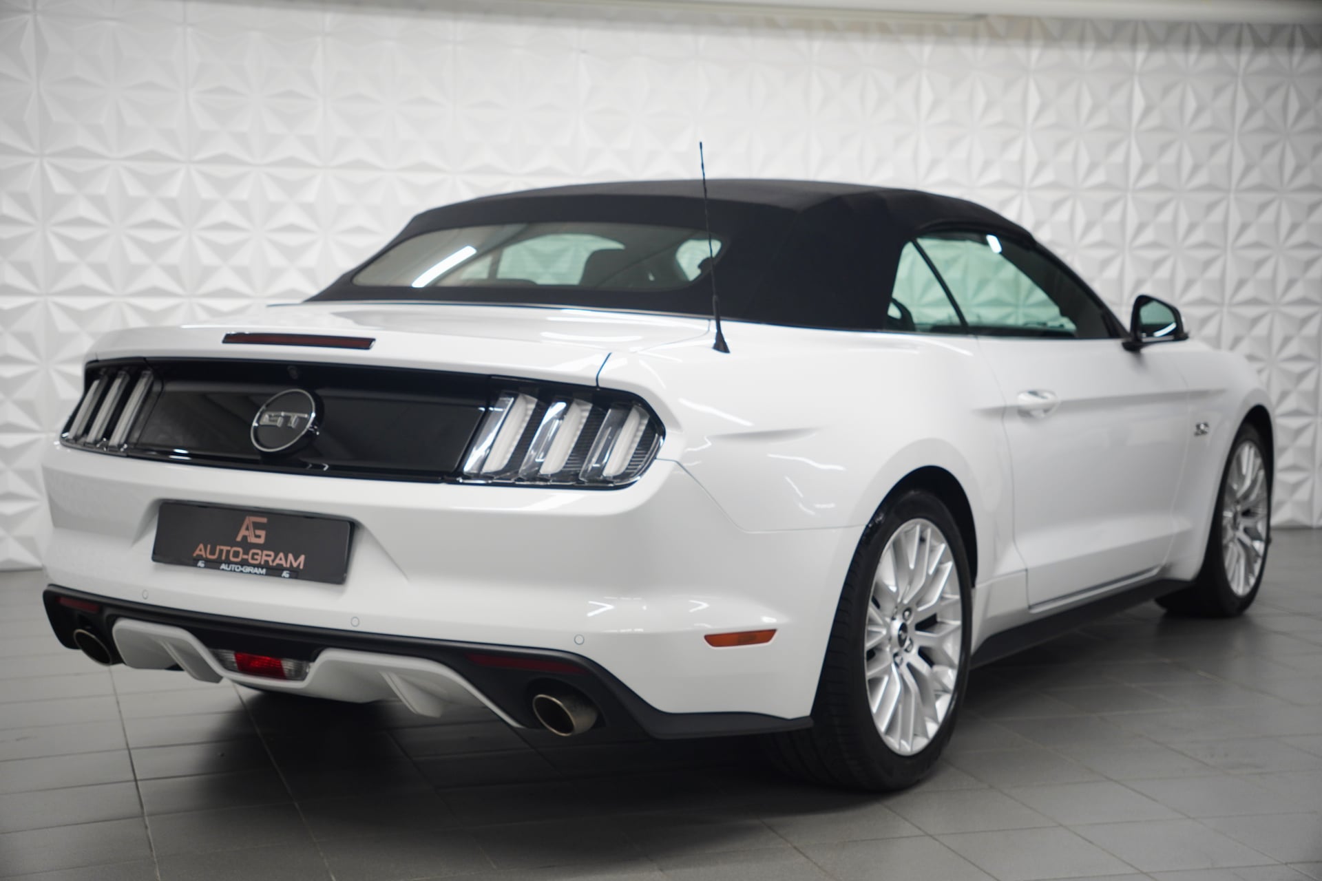 Ford Mustang Convertible 2.3 Automat – Bild 5