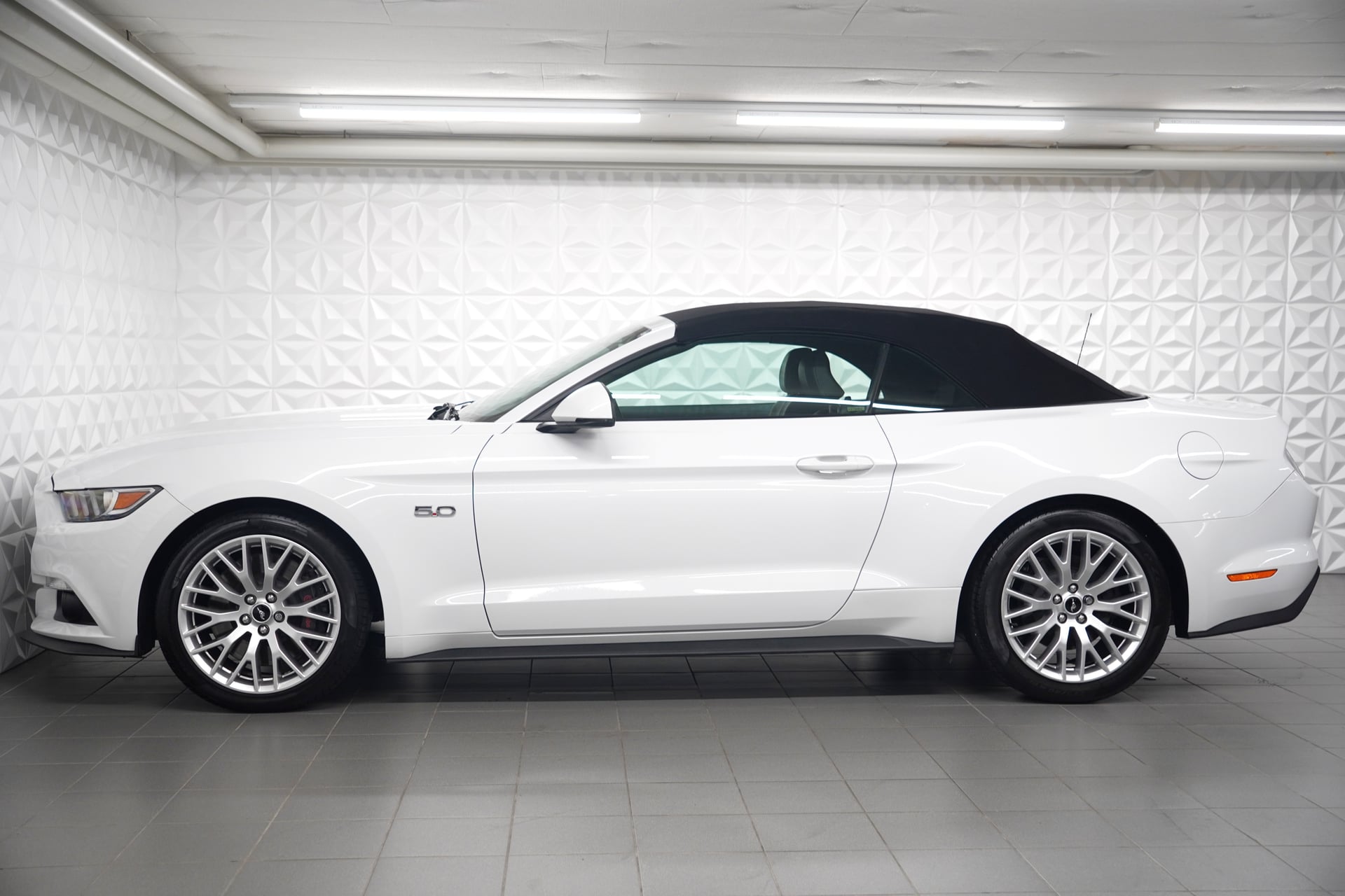 Ford Mustang Convertible 2.3 Automat – Bild 2