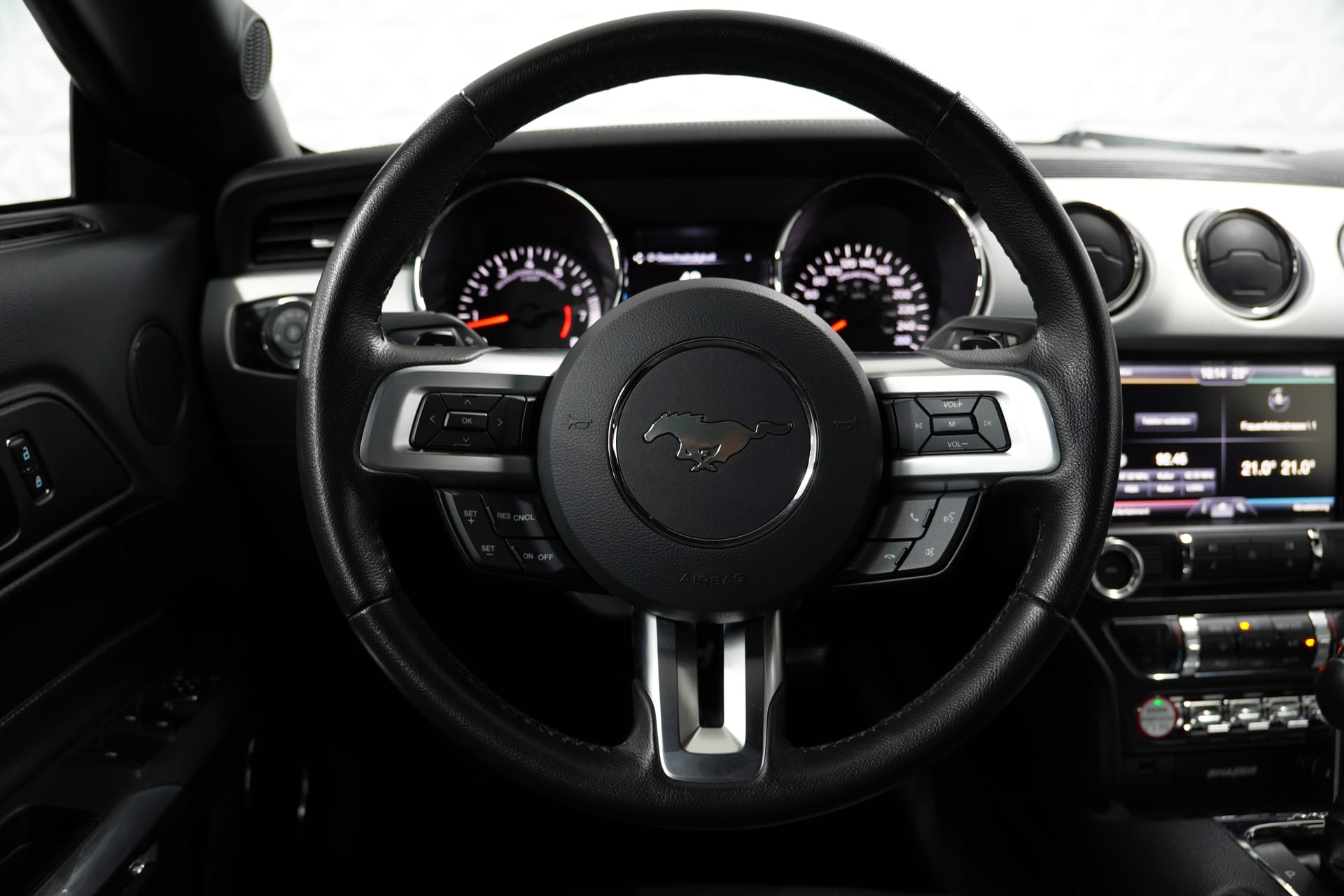 Ford Mustang Convertible 2.3 Automat – Bild 14