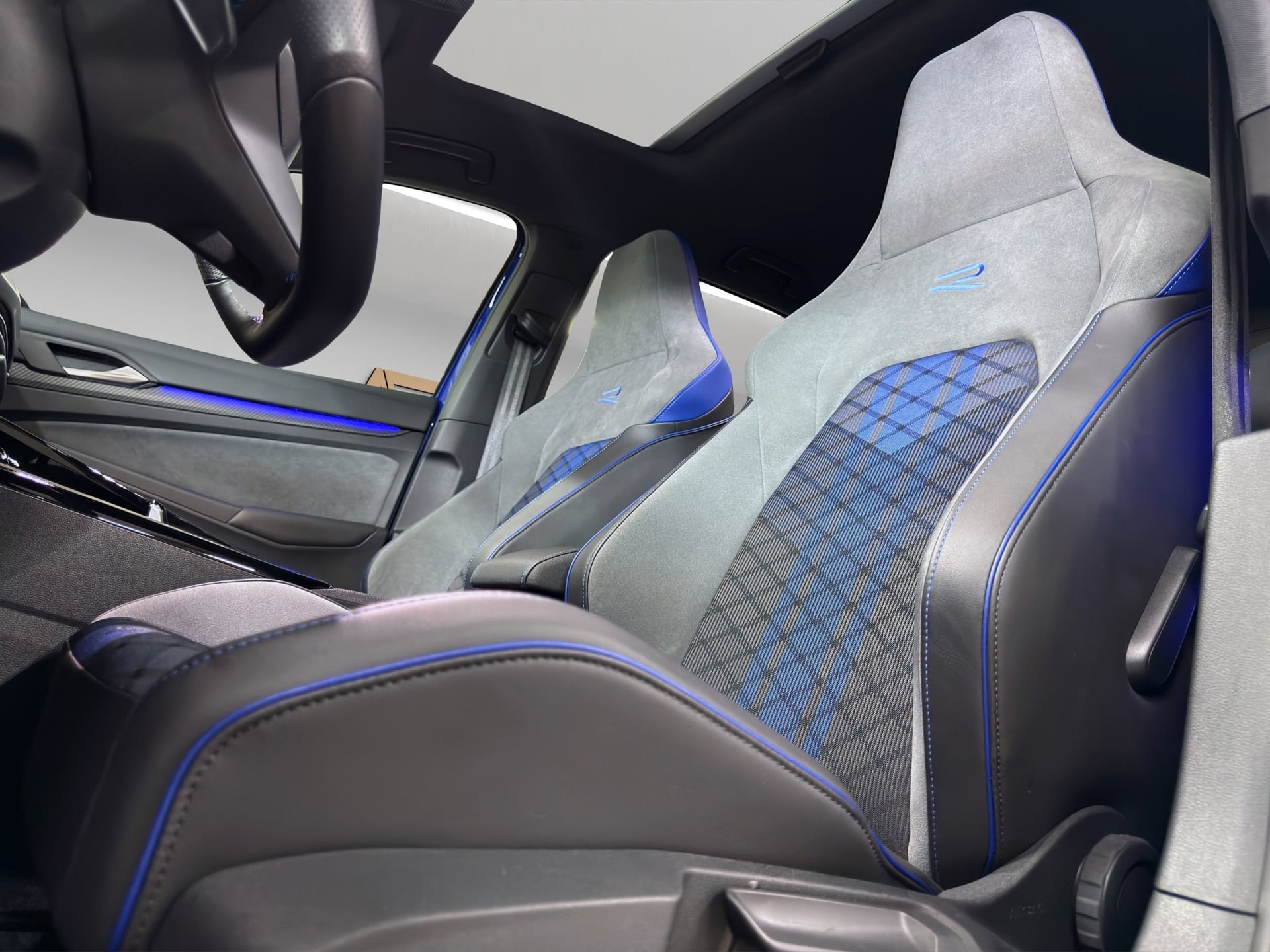 VW Golf 2.0 TSI R DSG 4Motion – Bild 13
