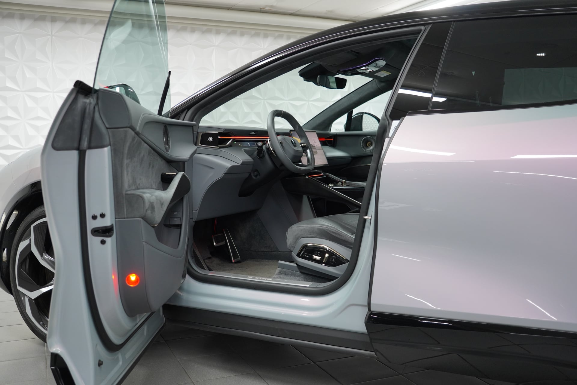 Lotus Eletre 112kWh R – Bild 28