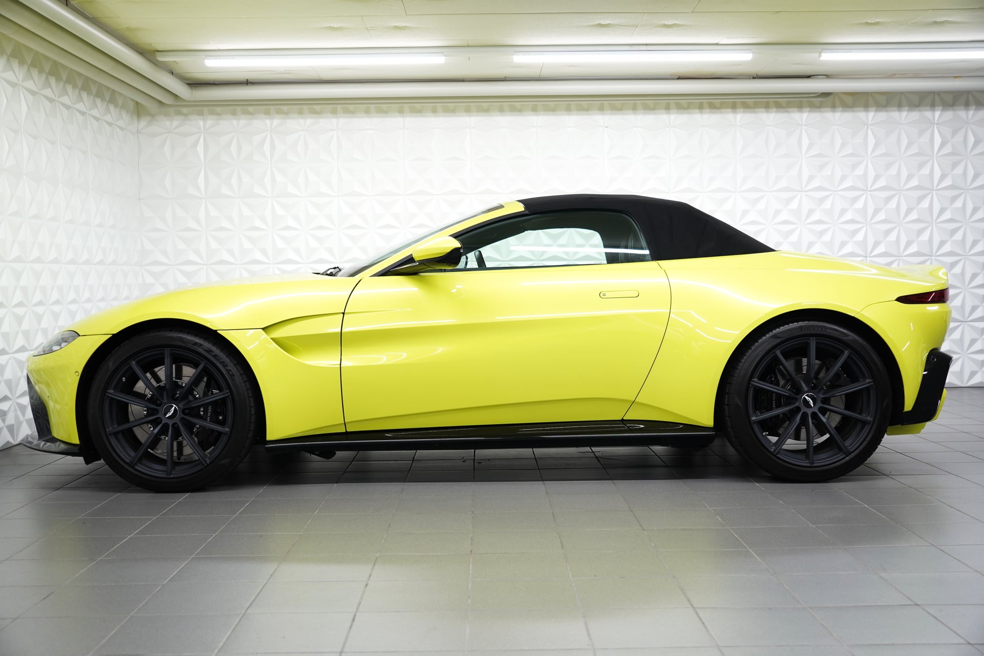 Aston Martin V8 Vantage 4.0 Roadster – Bild 2