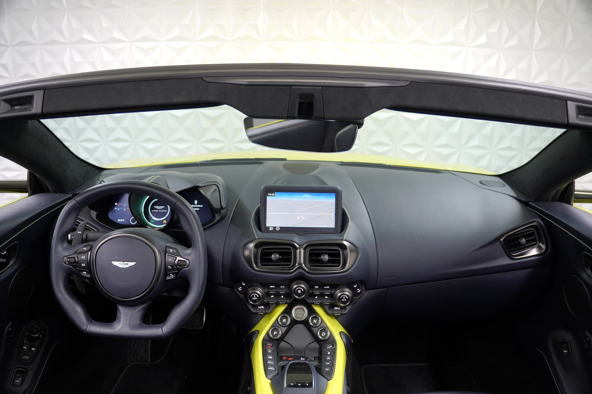 Aston Martin V8 Vantage 4.0 Roadster – Bild 13