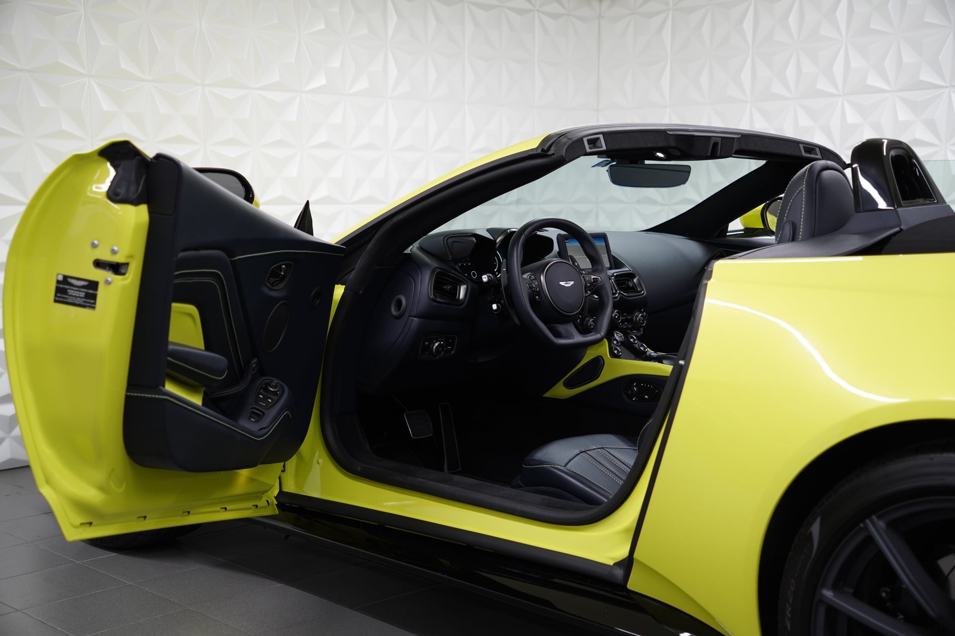 Aston Martin V8 Vantage 4.0 Roadster – Bild 25