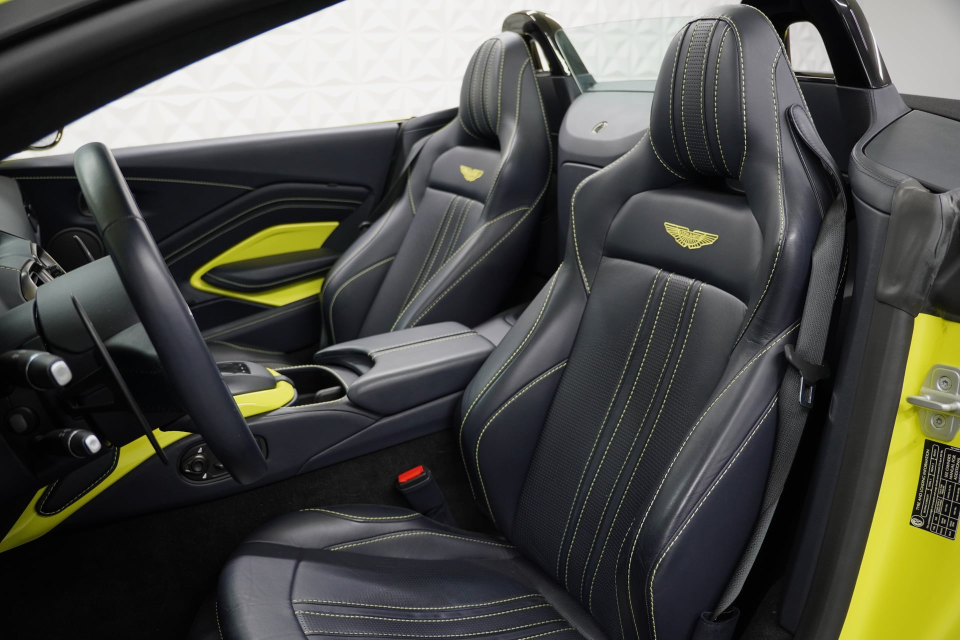 Aston Martin V8 Vantage 4.0 Roadster – Bild 11