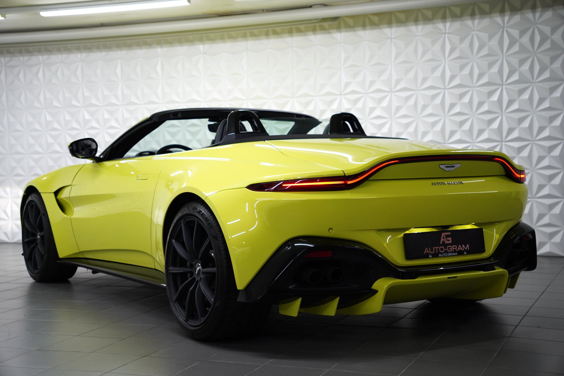 Aston Martin V8 Vantage 4.0 Roadster – Bild 3