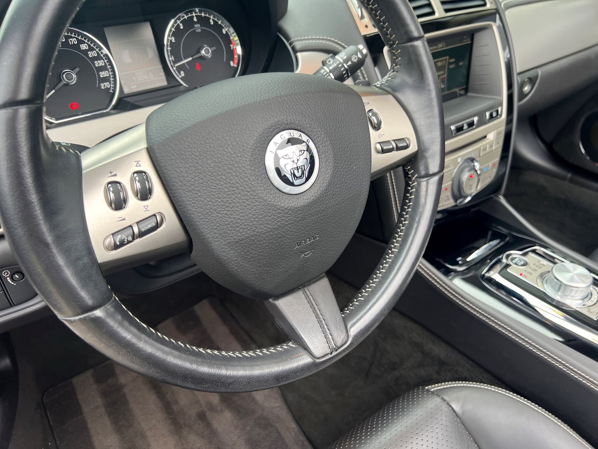 Jaguar XK 5.0 V8 Automatic – Bild 16