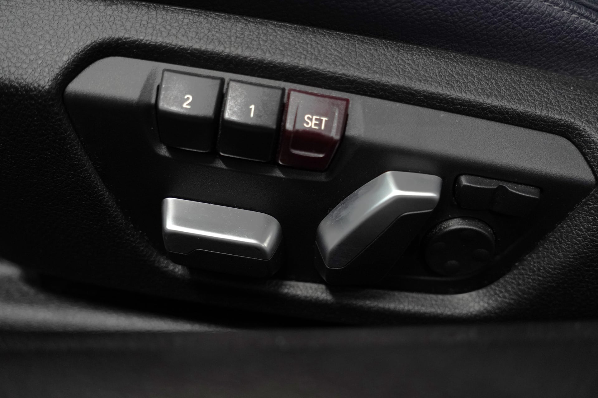 BMW Alpina 4 Series B4 S BiTurbo Coupé 3.0 xDrive Switch-Tronic – Bild 20